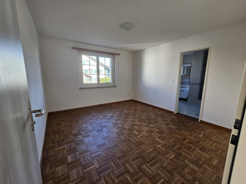 Grosszügige 4.5-Zimmer-Maisonette-Wohnung mit Balkon in Fehraltorf (4)