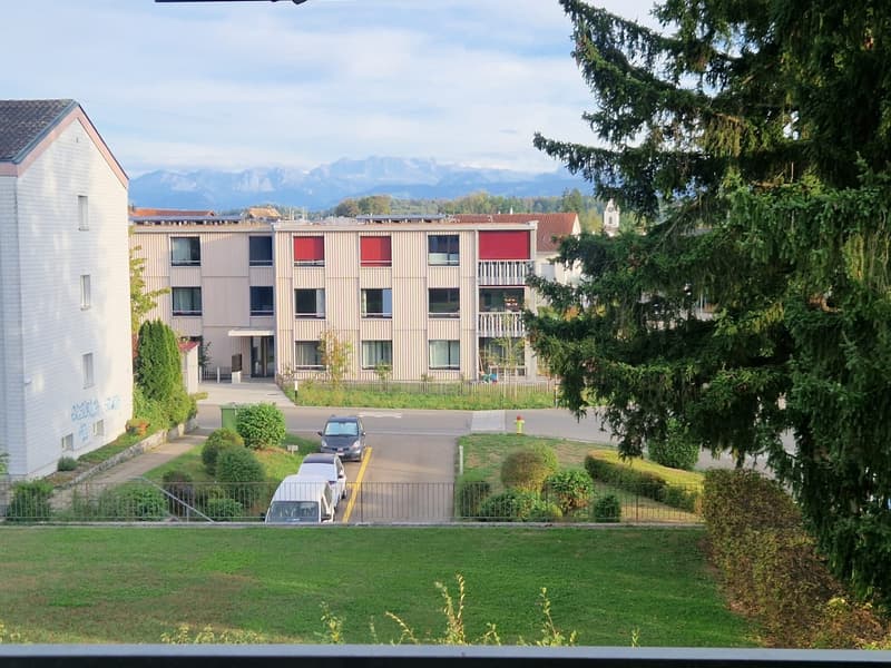 Sonnige 2.5-Zimmer-Wohnung mit Balkon in 8617 Mönchaltorf (4)