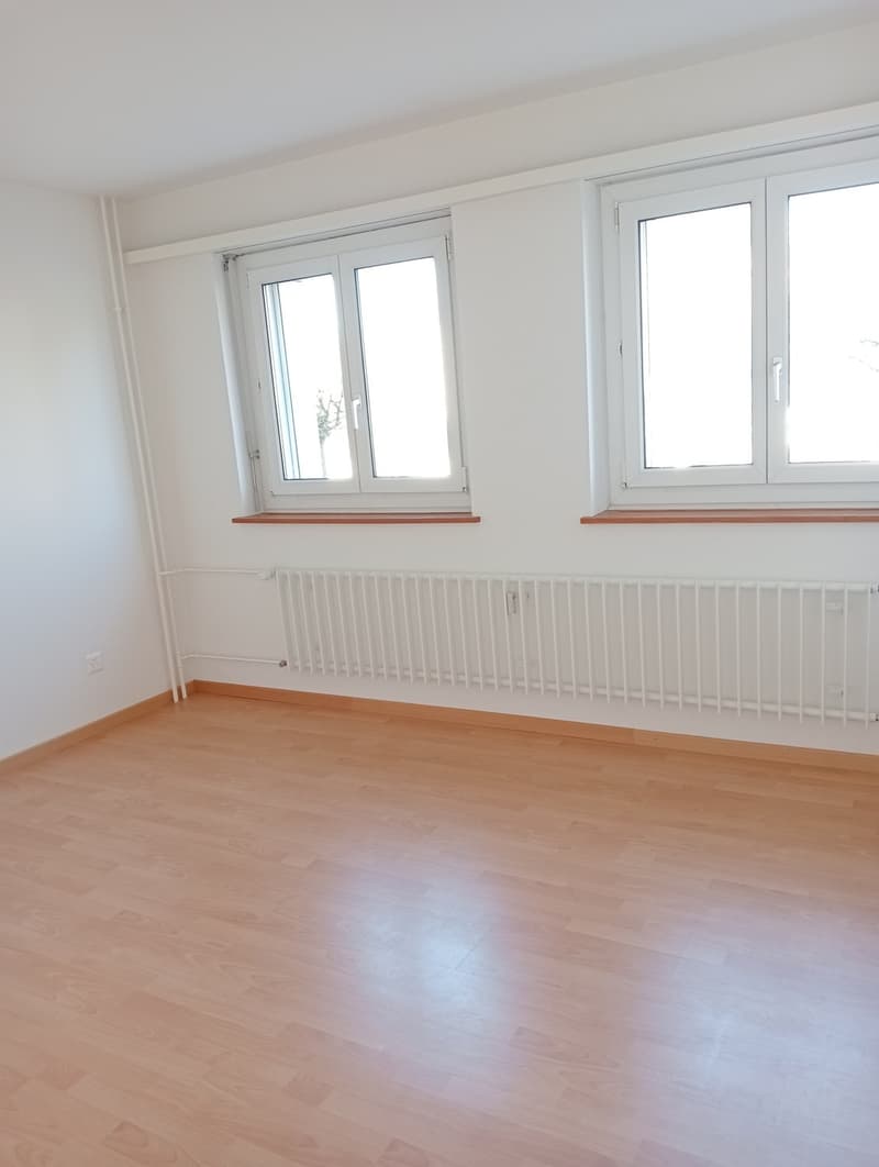 Sonnige 2.5-Zimmer-Wohnung mit Balkon in 8617 Mönchaltorf (7)