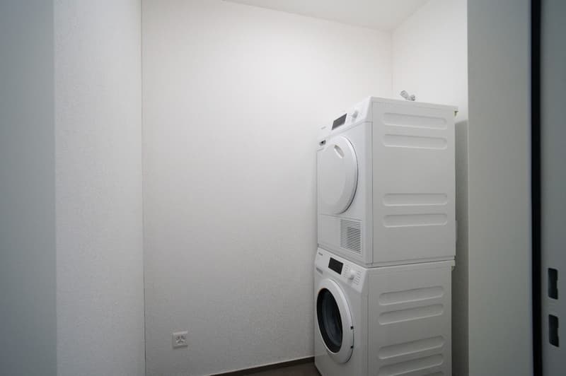 Moderne, neuwertige Wohnung mit optionaler Möbelübernahme und Parkplatz (4)
