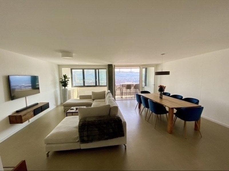 Room in Zurich (4)