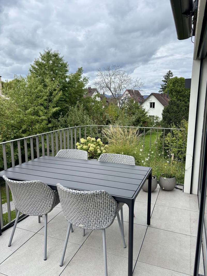 4.5-Zimmer-Wohnung mit Aussicht, an schöner Lage über dem Zürichsee (5)