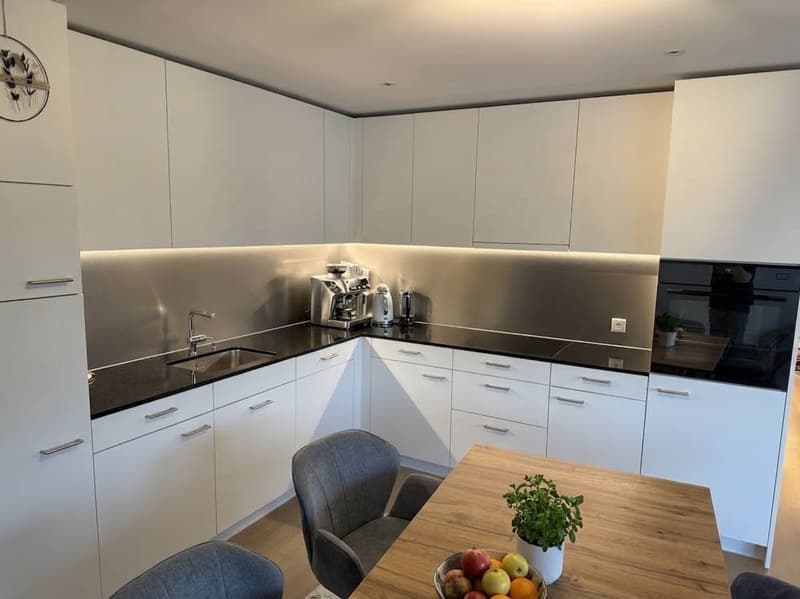 Stylische, moderne 2.5-Zimmer-Wohnung an guter Lage in Lenzburg (2)