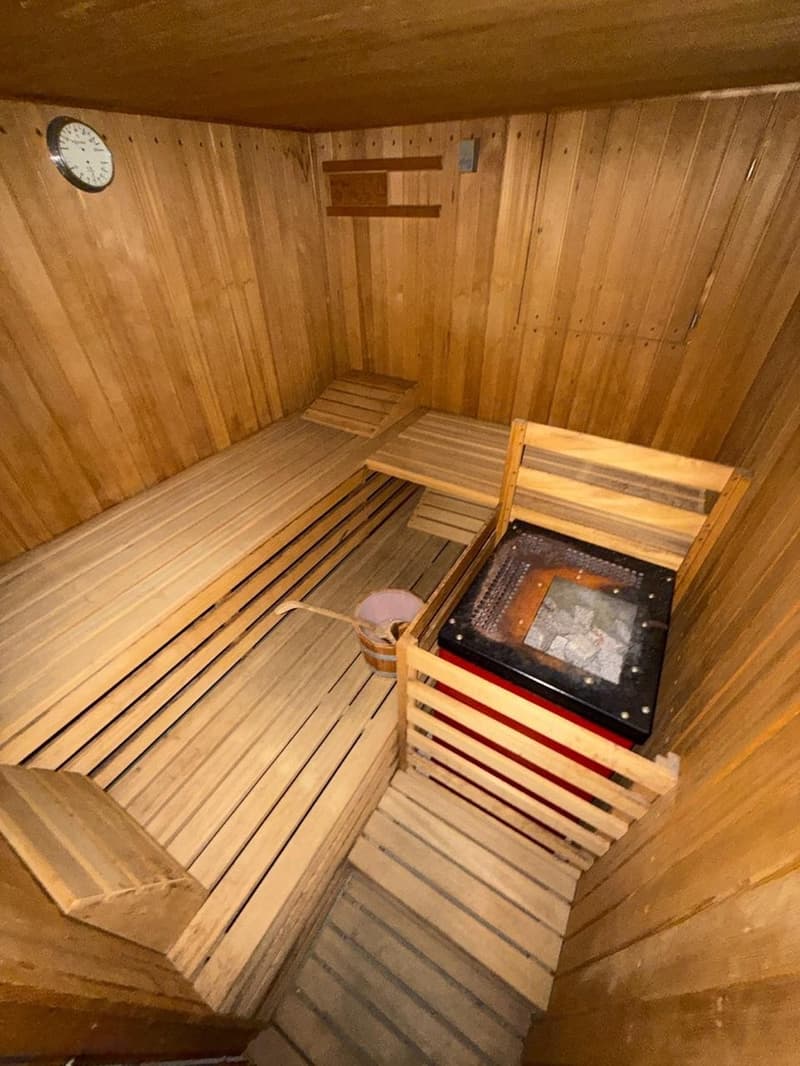 Grosses WG-Zimmer mit Fischgeräte Parkett an zentraler Lage in Oerlikon (9)
