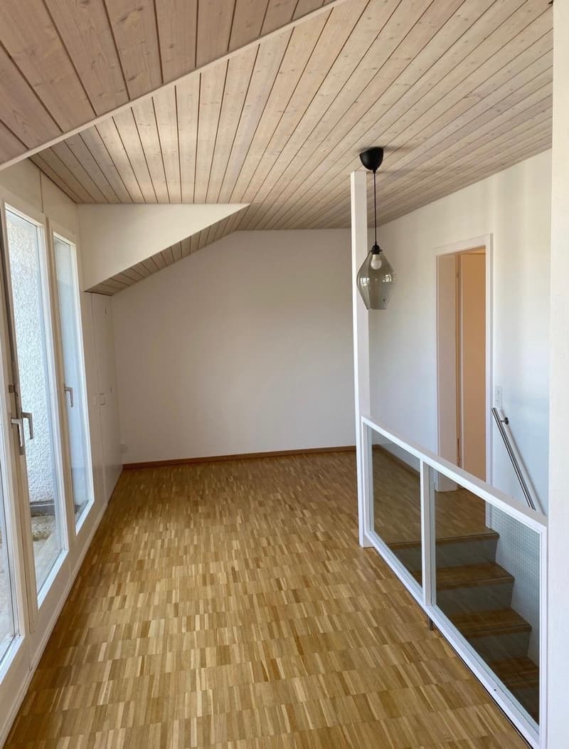 Helle & grosszügige 5½-Zimmer-Maisonettewohnung in Oberglatt 3 Balkone & Cheminée (11)