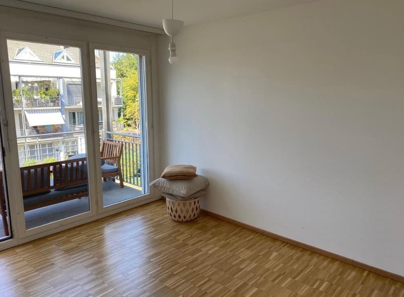 Helle & grosszügige 5½-Zimmer-Maisonettewohnung in Oberglatt 3 Balkone & Cheminée (8)