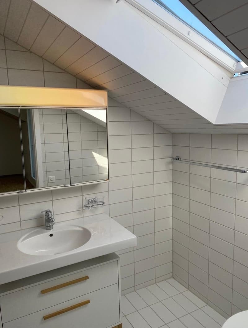 Helle & grosszügige 5½-Zimmer-Maisonettewohnung in Oberglatt 3 Balkone & Cheminée (13)