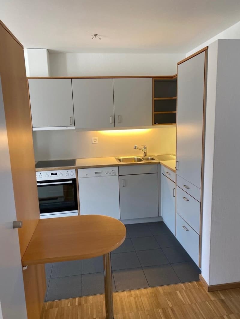 Helle & grosszügige 5½-Zimmer-Maisonettewohnung in Oberglatt 3 Balkone & Cheminée (10)
