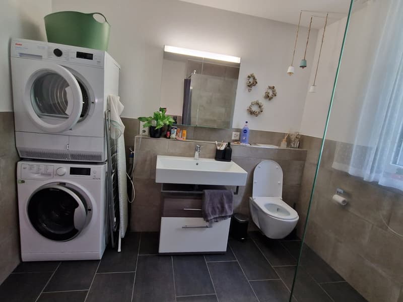 Moderne 2.5-Zimmer-Wohnung im Grünen möbliert und mit Balkon (11)