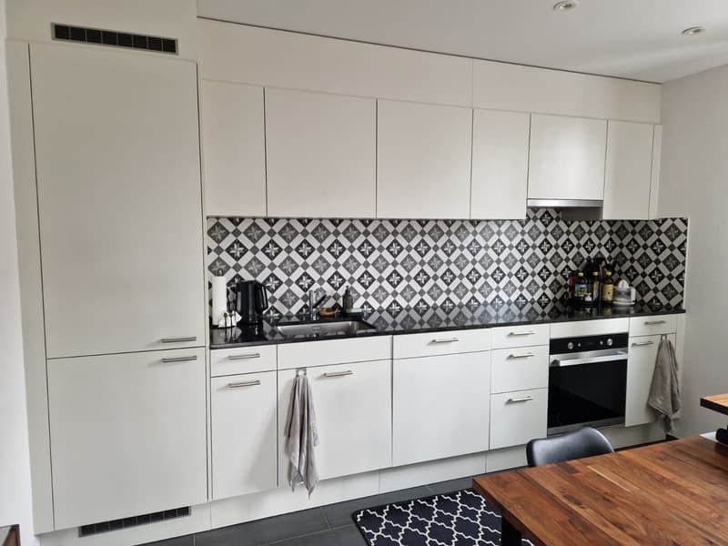 Moderne 2.5-Zimmer-Wohnung im Grünen möbliert und mit Balkon (7)