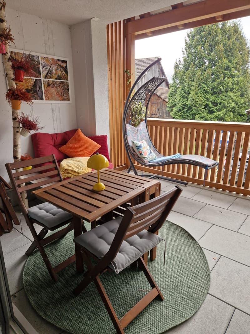 Moderne 2.5-Zimmer-Wohnung im Grünen möbliert und mit Balkon (5)