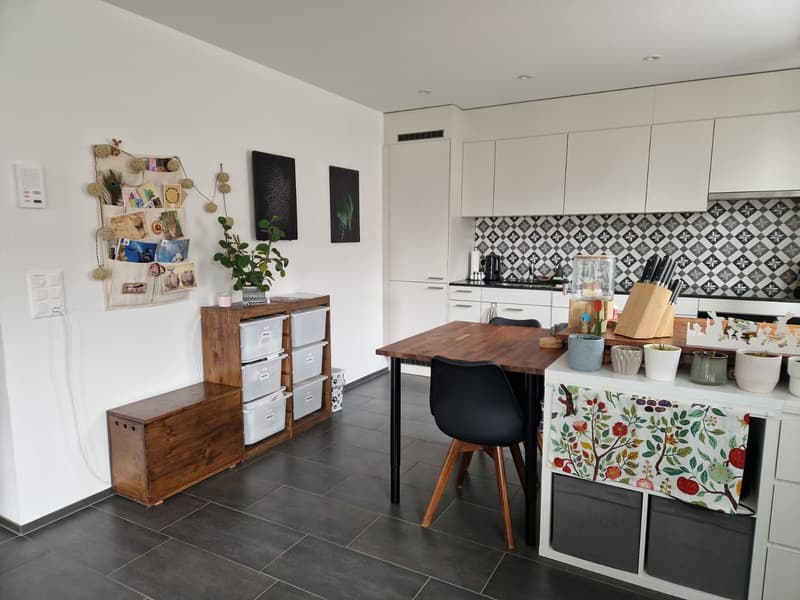 Moderne 2.5-Zimmer-Wohnung im Grünen möbliert und mit Balkon (6)