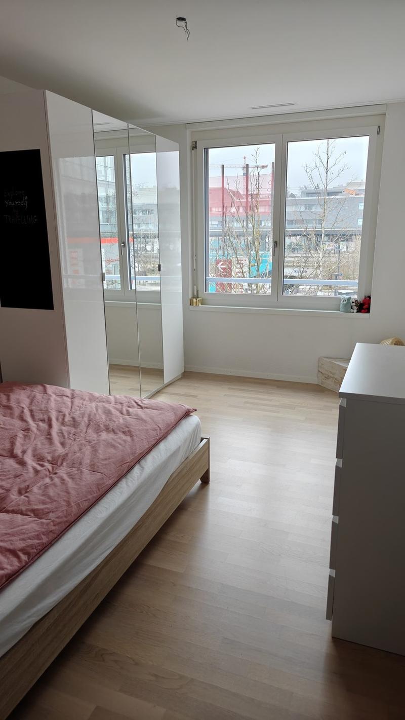 Room in a spacious 4.5-room apartment (1)