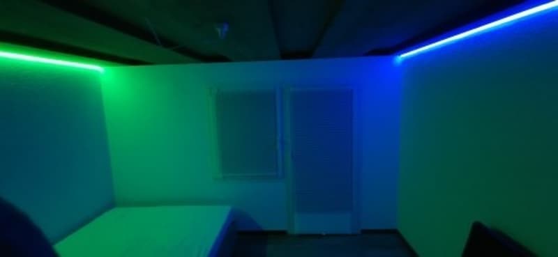 Möbliertes Zimmer mit Balkonzugang (6)