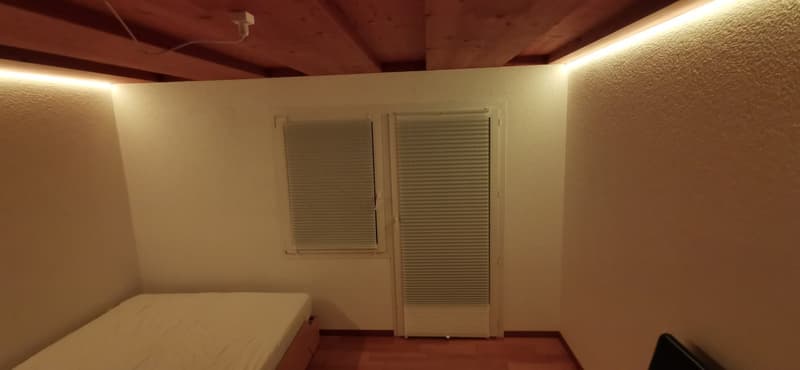 Möbliertes Zimmer mit Balkonzugang (8)