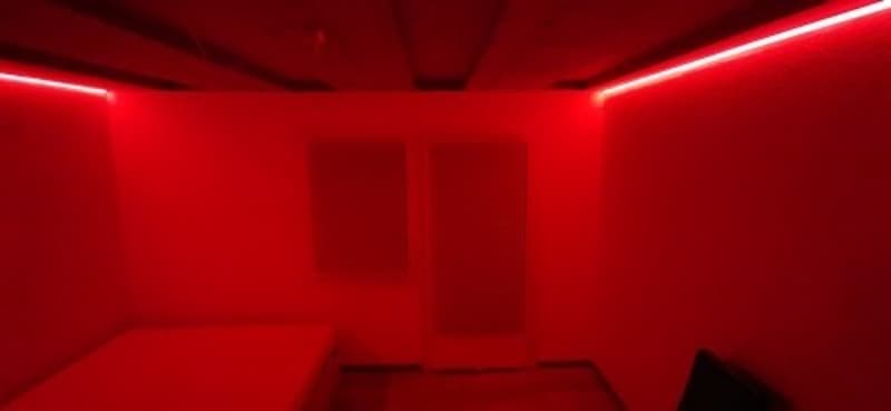 Möbliertes Zimmer mit Balkonzugang (7)
