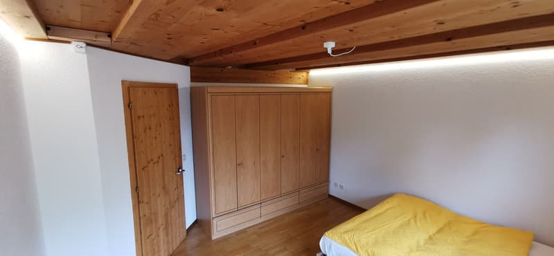 Grosser Schrank mit 3 Schubladen