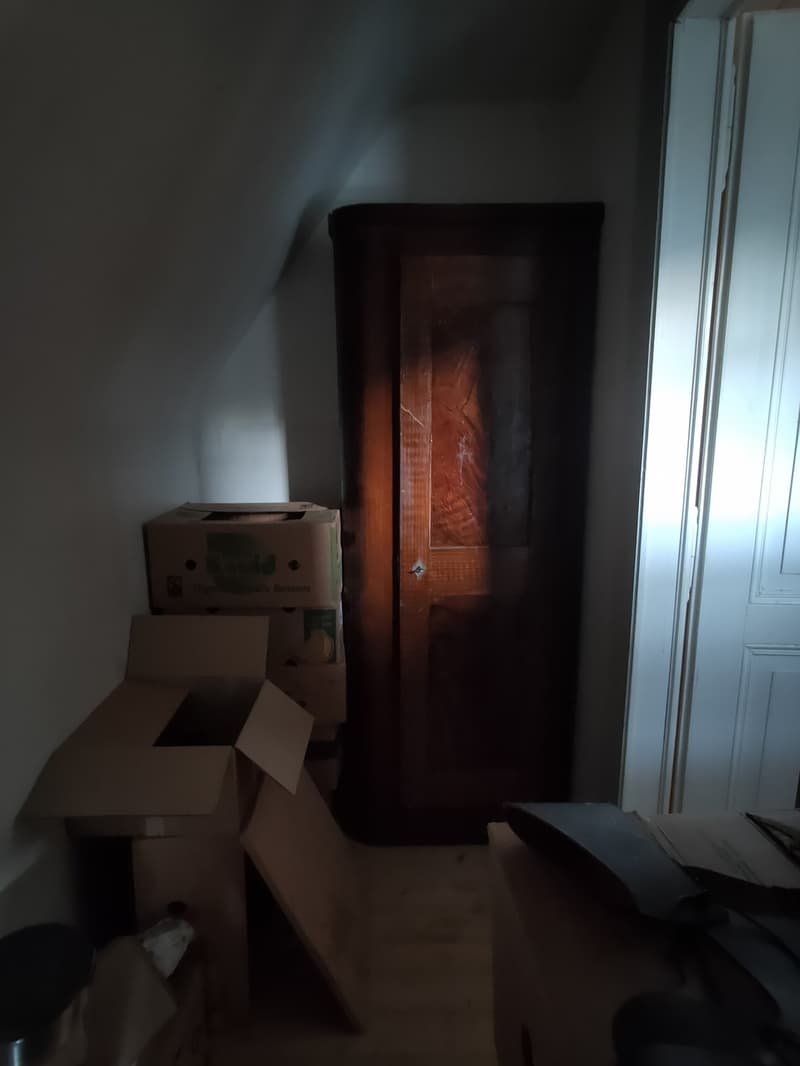 Annexe de la chambre (l'armoire reste)