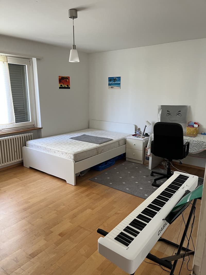Room in a shared flat of 3 (girl flat) (1)
