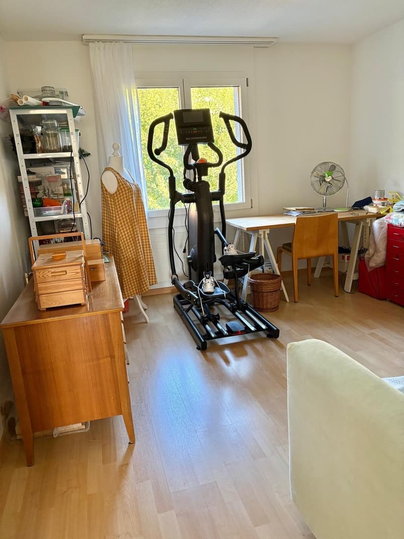 Helle 3.5-Zimmer-Wohnung mit 2 Balkone und schöner Aussicht (10)