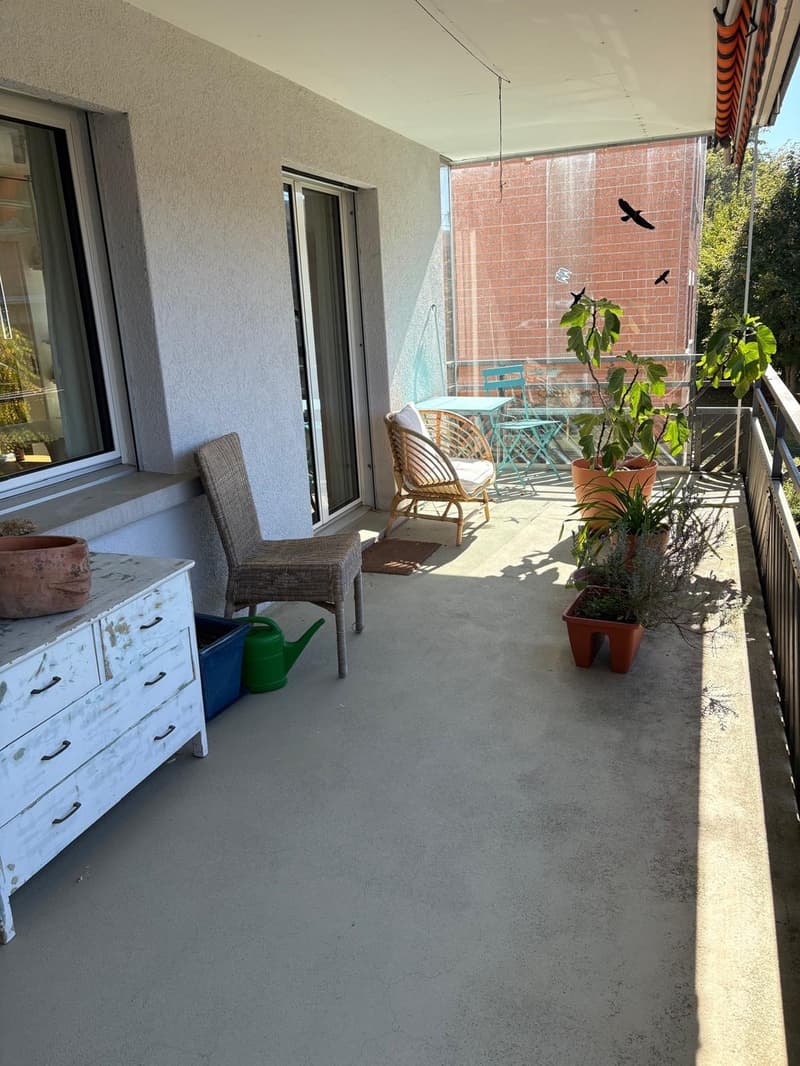 Helle 3.5-Zimmer-Wohnung mit 2 Balkone und schöner Aussicht (6)