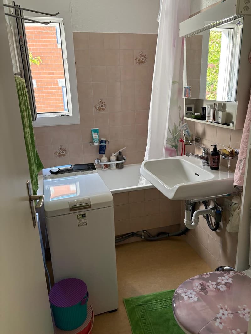 Helle 3.5-Zimmer-Wohnung mit 2 Balkone und schöner Aussicht (11)