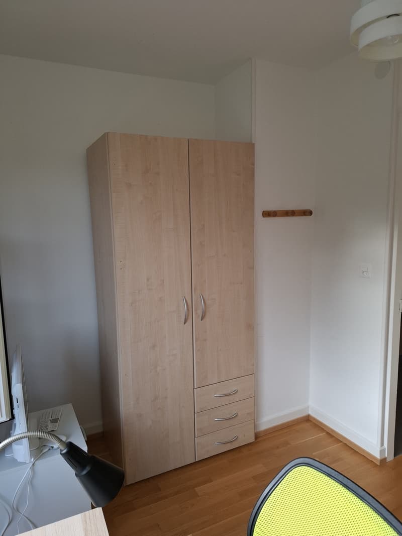 Chambre meublée (4)