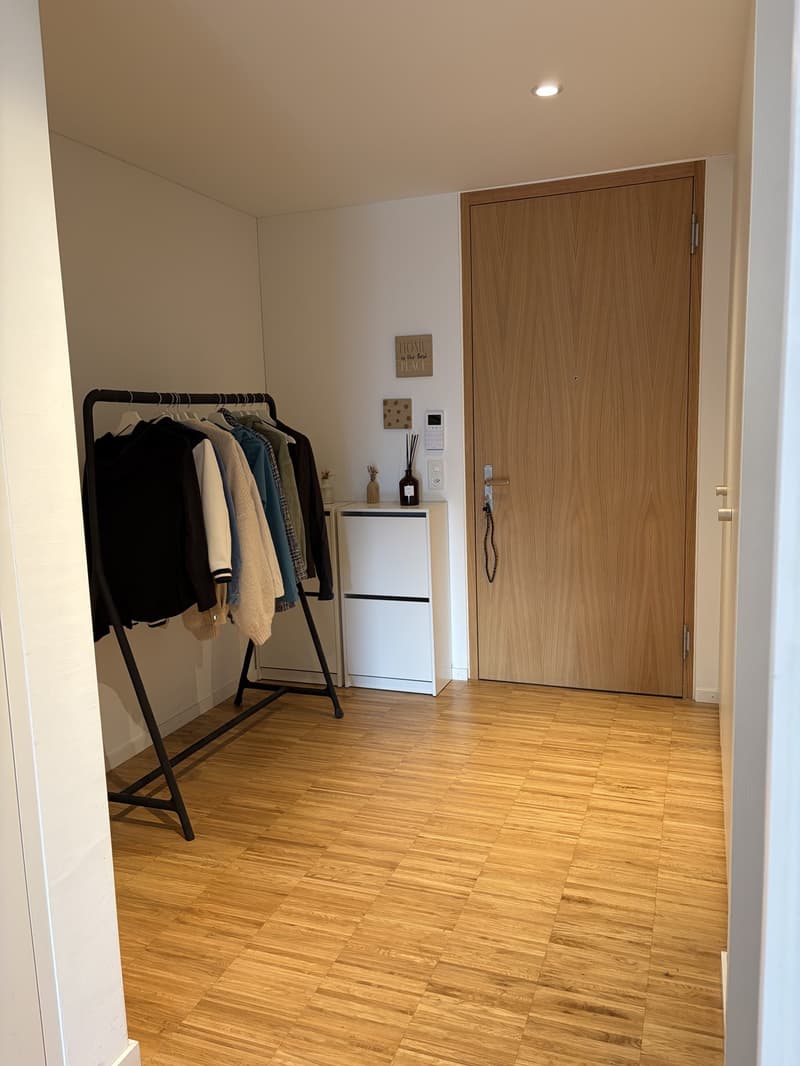 Möblierte 2.5-Zimmer-Attikawohnung mit zwei Terrassen in Regensdorf unbefristete Untermiete (3)