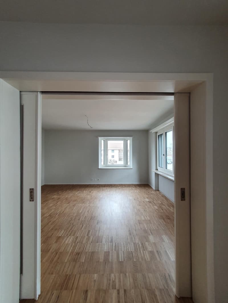 Spacious 4-Room Apartment in Central Glattbrugg (5)