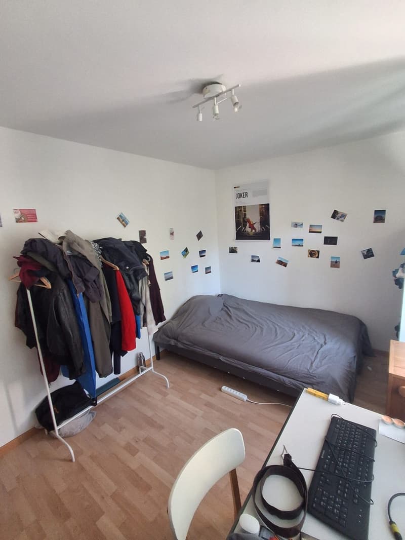 Looking for a peaceful place to call home? We have a room available in our spacious 3-room apartment with: (1)