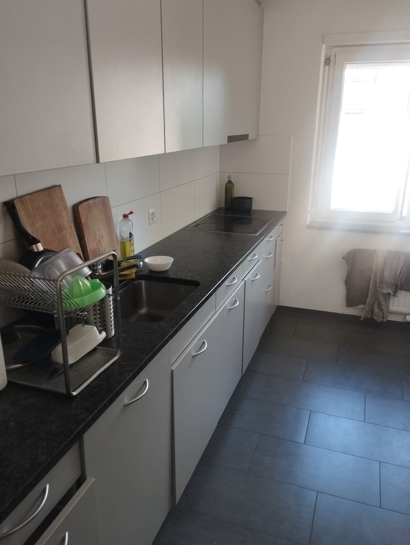 Looking for a peaceful place to call home? We have a room available in our spacious 3-room apartment with: (10)