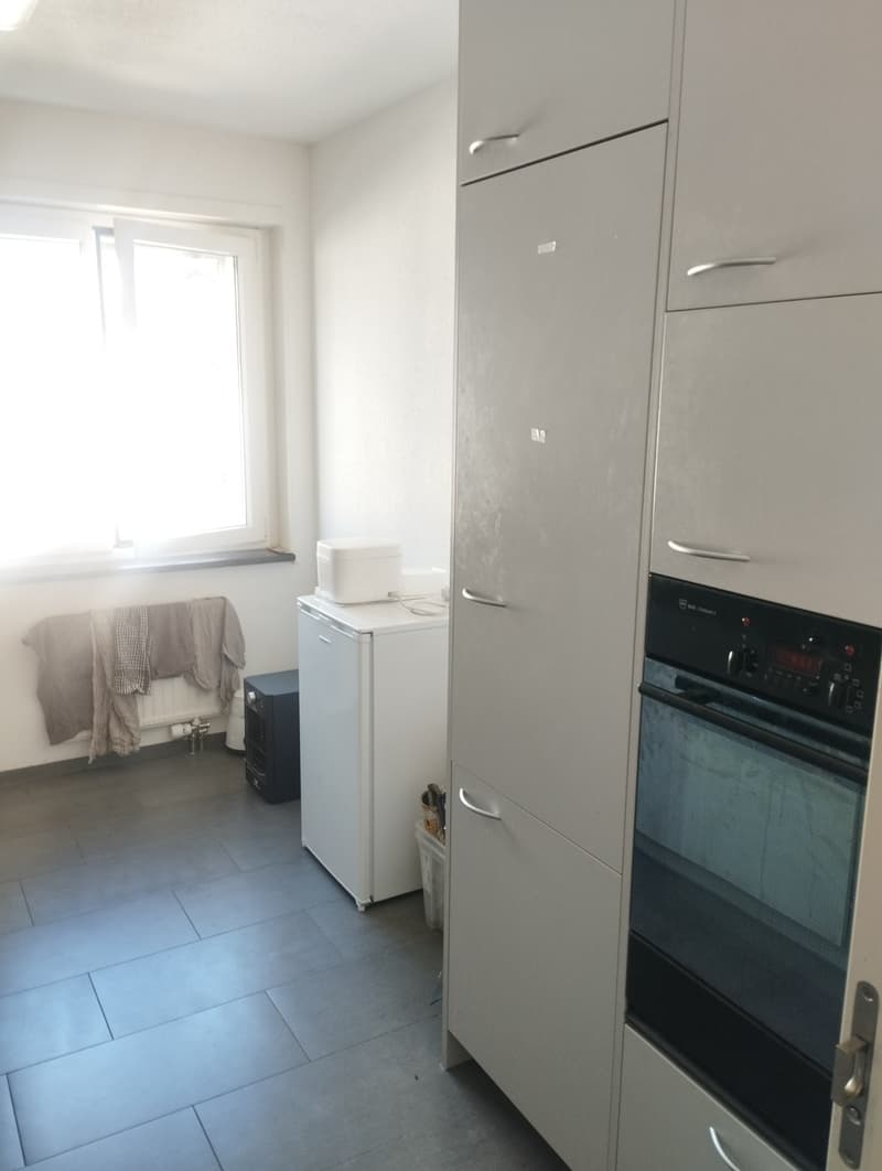 Looking for a peaceful place to call home? We have a room available in our spacious 3-room apartment with: (7)