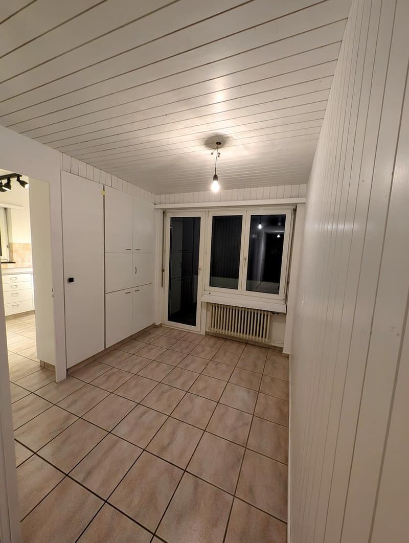 Lease takeover: bright 3.5-room apartment with winter-garden balcony, Opfikon (4)