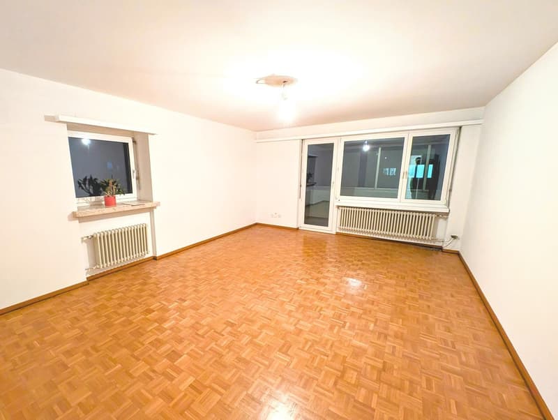 Lease takeover: bright 3.5-room apartment with winter-garden balcony, Opfikon (1)