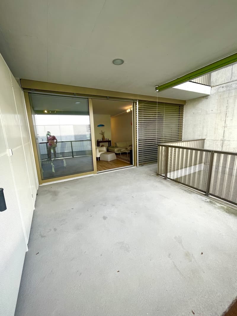 Bright room in a spacious and modern apartment (6)