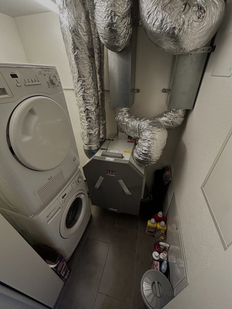 Helle 1.5-Zimmer-Wohnung im EG mit grosser Terrasse, eigener Waschküche, Keller und Garage (11)