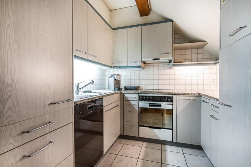 Charmante 2.5-Zimmer-Maisonette-Wohnung mit Bergblick in Zug (12)