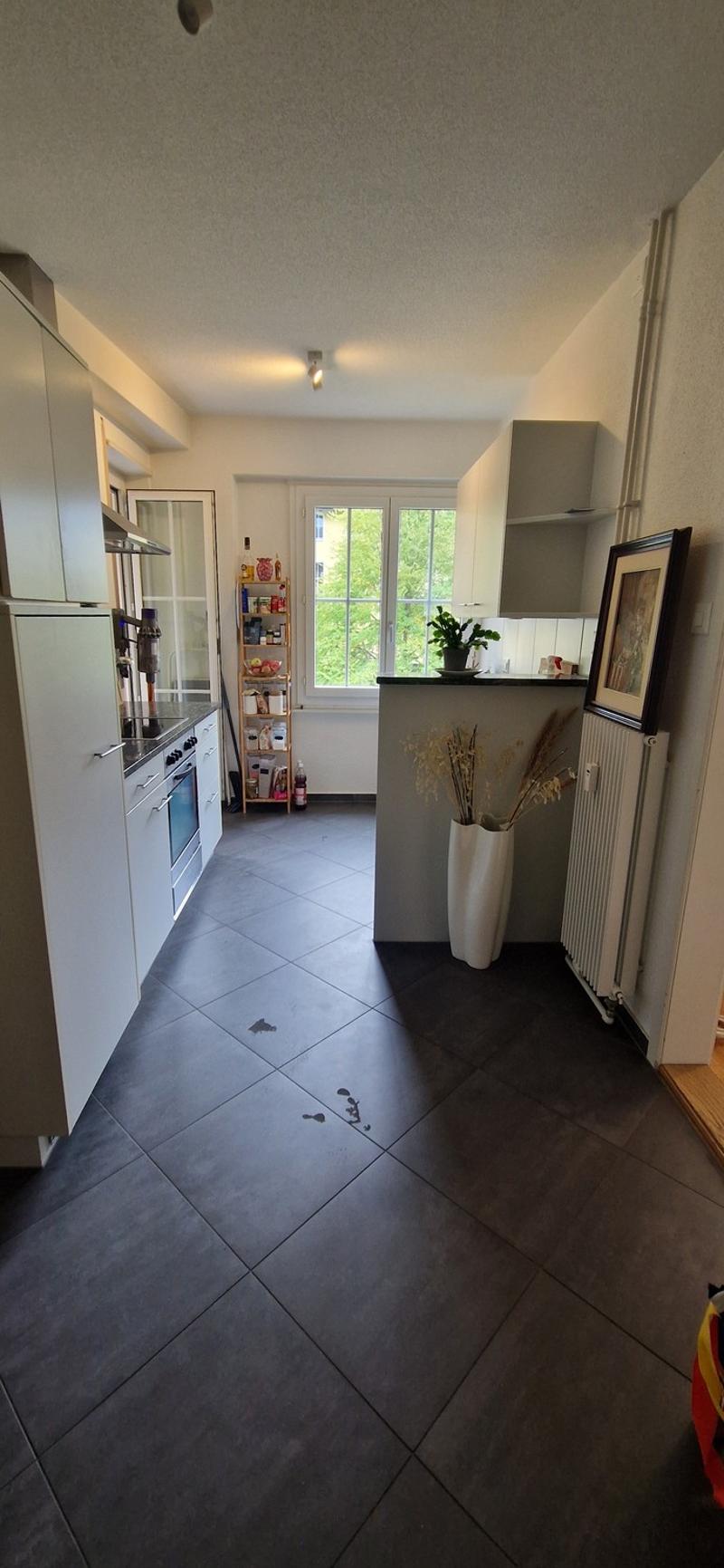 Helle & gemütliche 2.5-Zimmer-Wohnung mit Balkon im beliebten Rossfeld-Quartier (7)