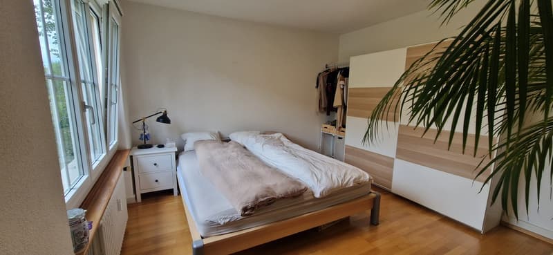 Helle & gemütliche 2.5-Zimmer-Wohnung mit Balkon im beliebten Rossfeld-Quartier (2)