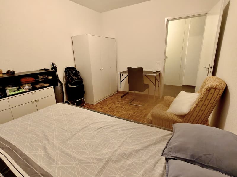 Spacious room in a shared flat. (2)