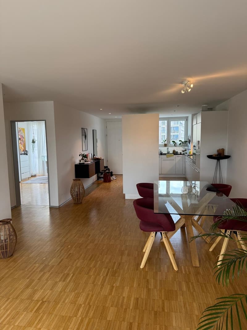 Befristete 3.5 Zimmer Wohnung mit grosse Terrasse im Zentrum von Uster (3)