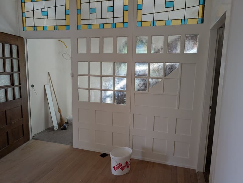 Traumhafte Altbauwohnung mit neu renovierten Nasszonen und Seeblick (2)