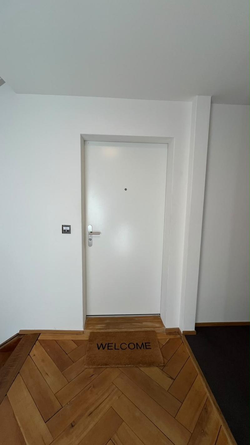 Bright & modern 2.5-room apartment in prime Kreis 4 (8004) (11)