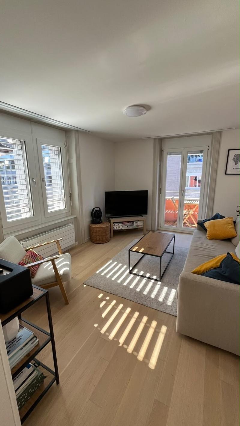Bright & modern 2.5-room apartment in prime Kreis 4 (8004) (2)