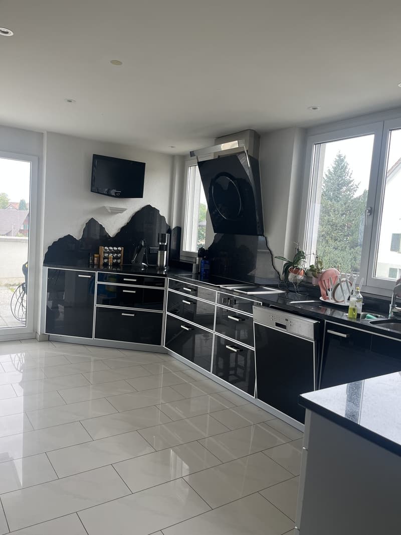 5.5-Zimmer-Wohnung mit grosser Terrasse, Balkon & Jacuzzi (8)