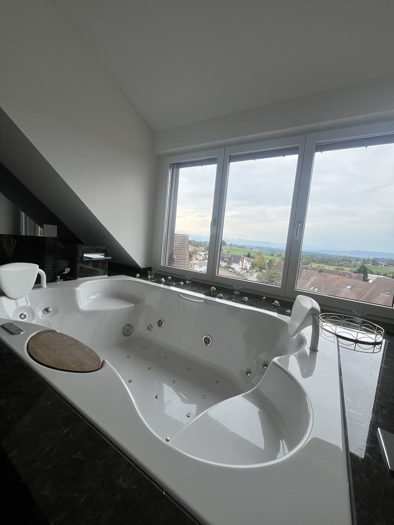 5.5-Zimmer-Wohnung mit grosser Terrasse, Balkon & Jacuzzi (12)