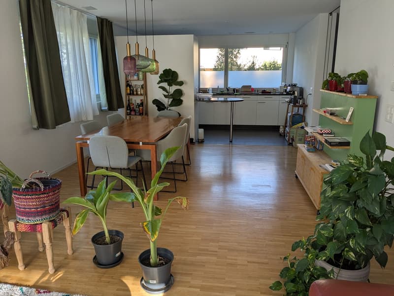 Room available in a bright 4.5 rooms flat. (3)