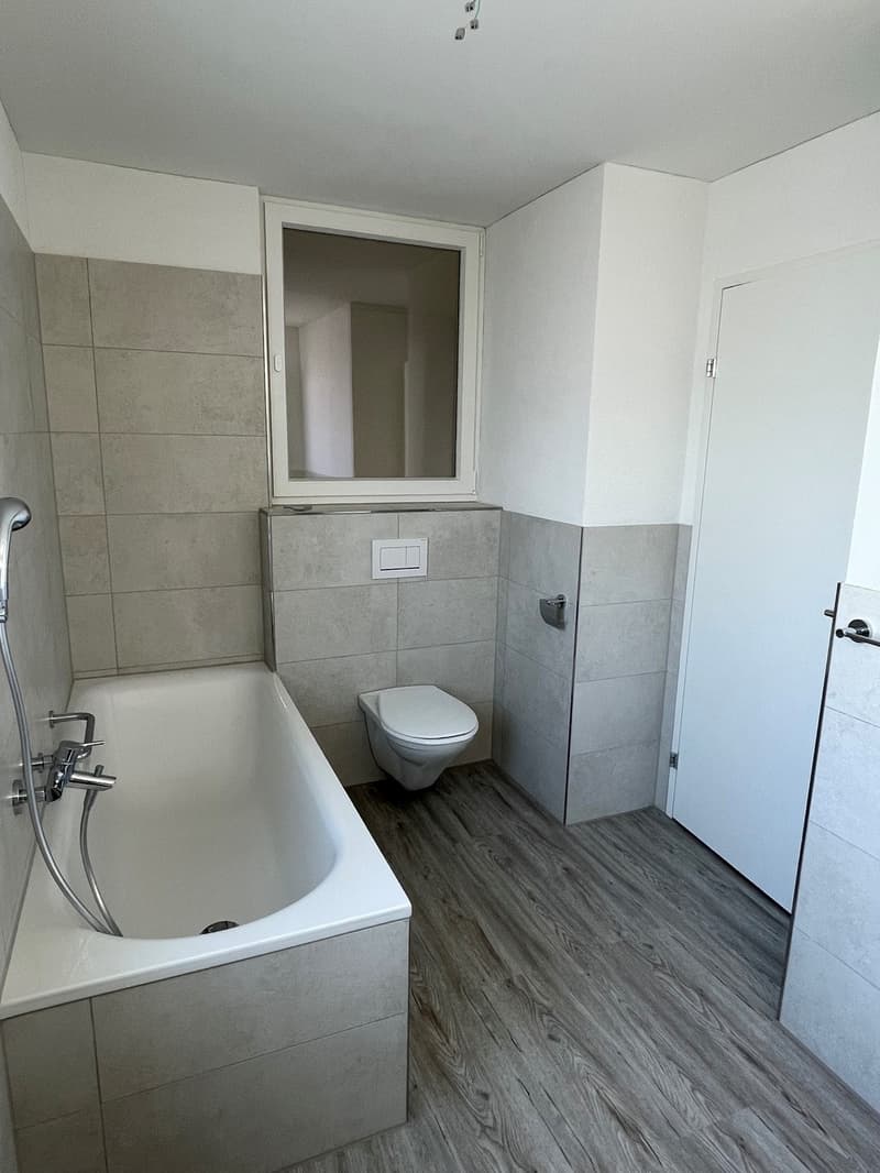 Moderne 4½-Zimmerwohnung mit grossem Sitzplatz in Dällikon (8)
