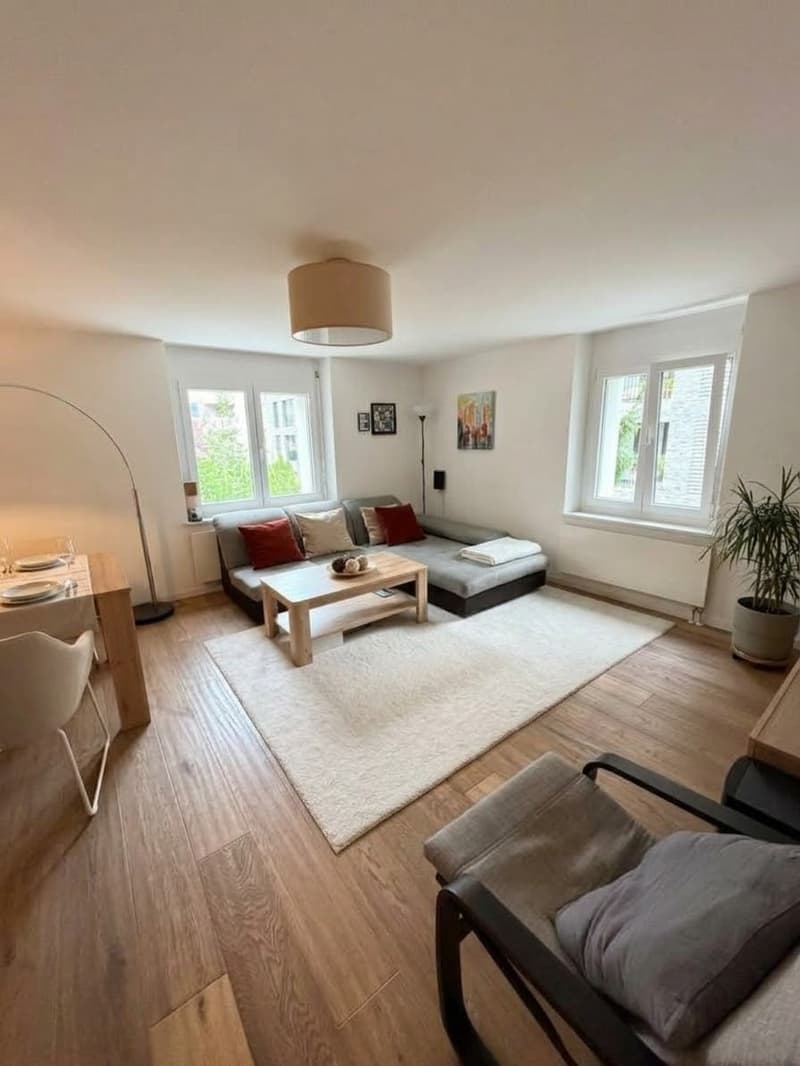 Schöne Wohnung in Zürich-Wiedikon Unmöbliert & Befristet mit Übernahmeoption (1)
