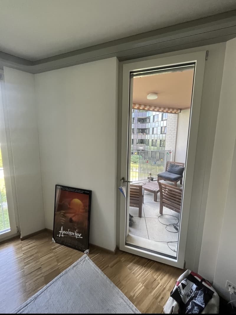 Room in a flat share available now (3)